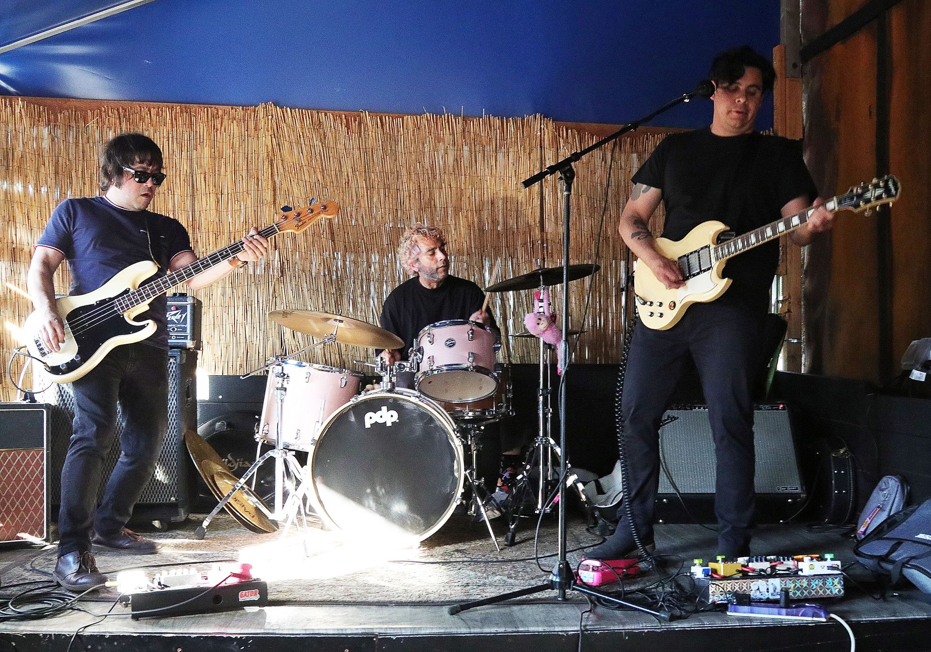 The Noir Dalis performing