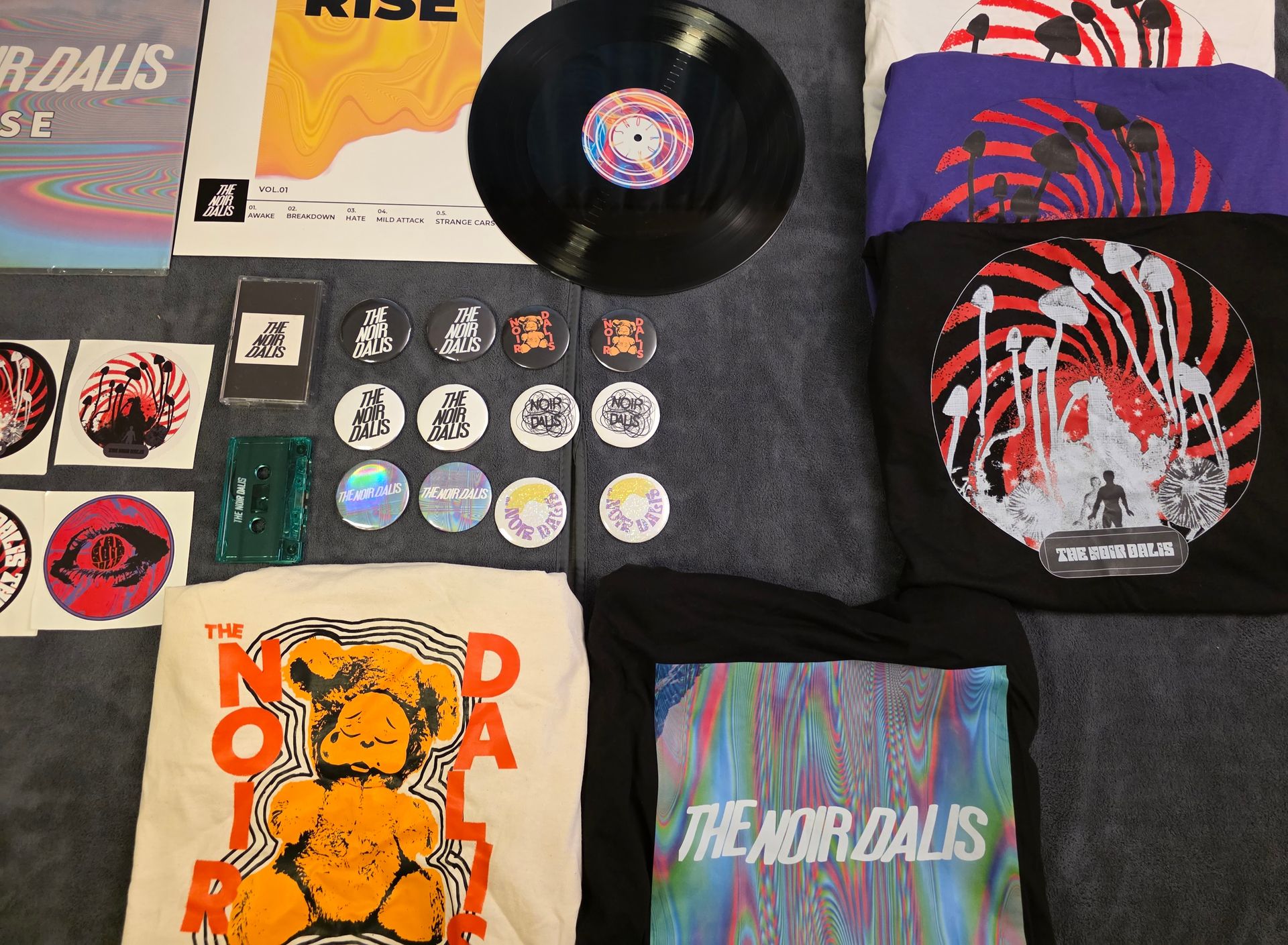 The Noir Dalis at More Photos