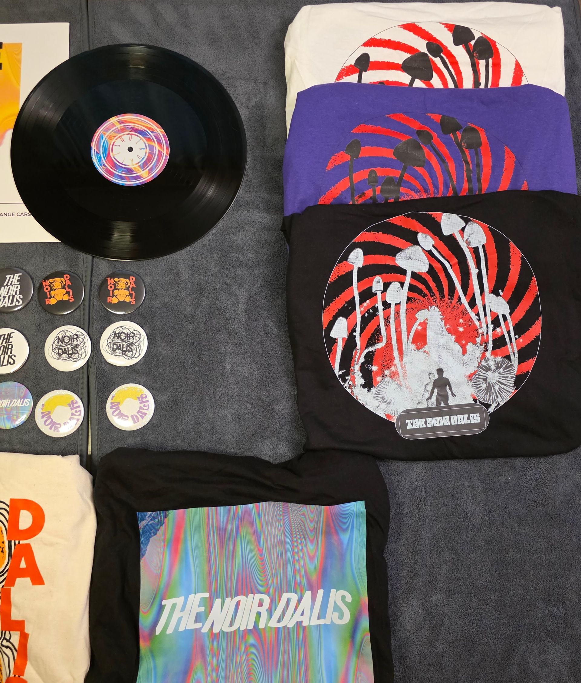 The Noir Dalis at More Photos